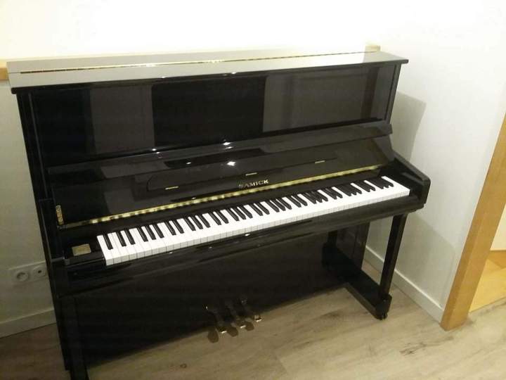 Location de piano Tinténiac