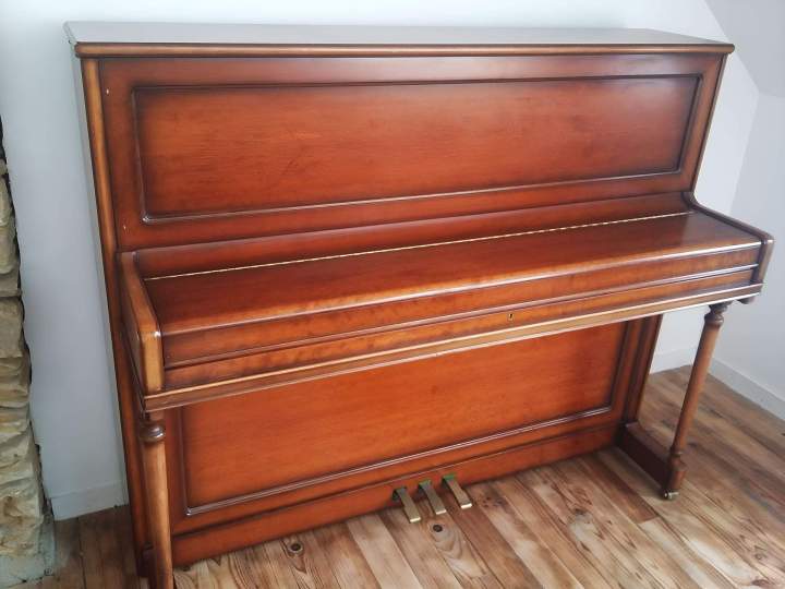 Location piano droit Tinténiac